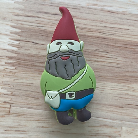 Little gnome earbud cord organizer. - Picture 2 of 3